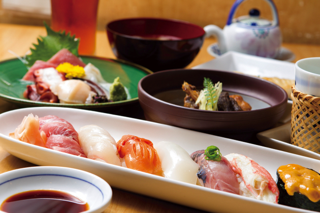 大トロ、ウニなどの寿司も入った「上寿司会席」。このボリュームで5,000円は絶対お得！