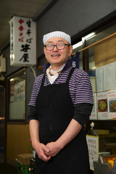 季節の食材でおいしい料理を提供し続けている笑顔のやさしい笹屋店主の中村さん